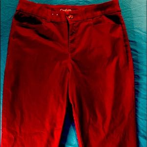 Adorable burgundy twill Croft & Barrow women’s capris size 10.